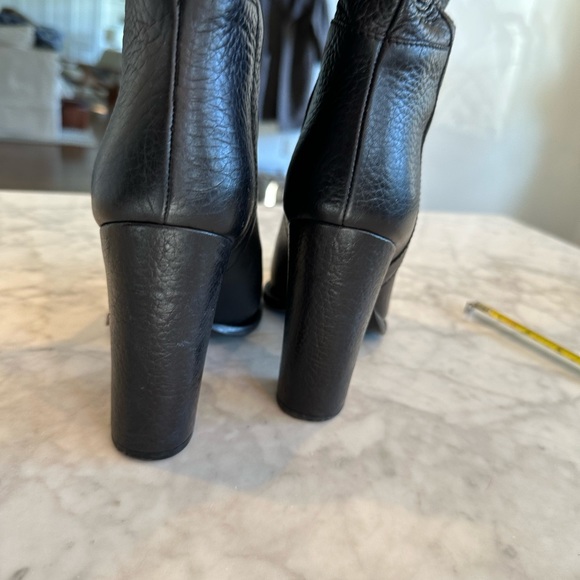 Gucci tall black boots with gold detailing - Picture 5 of 12